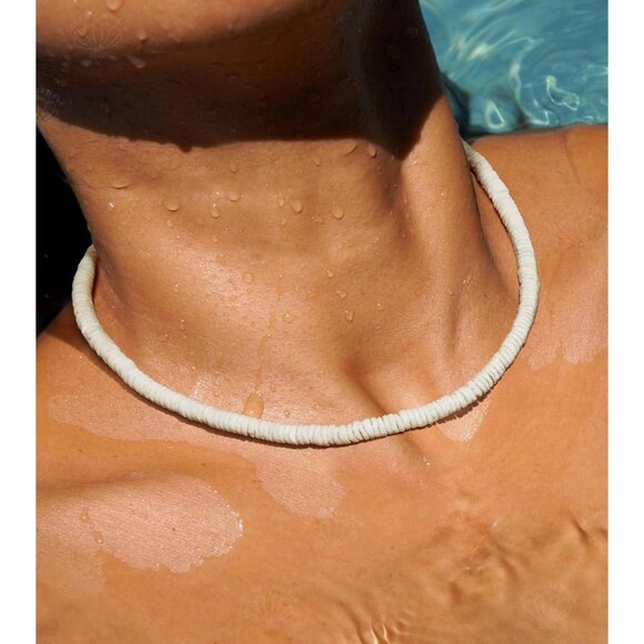 Unique Puka Shell Necklace with Adjustable Length - Ideal Gift for Beach Lovers - Picture 4 of 5